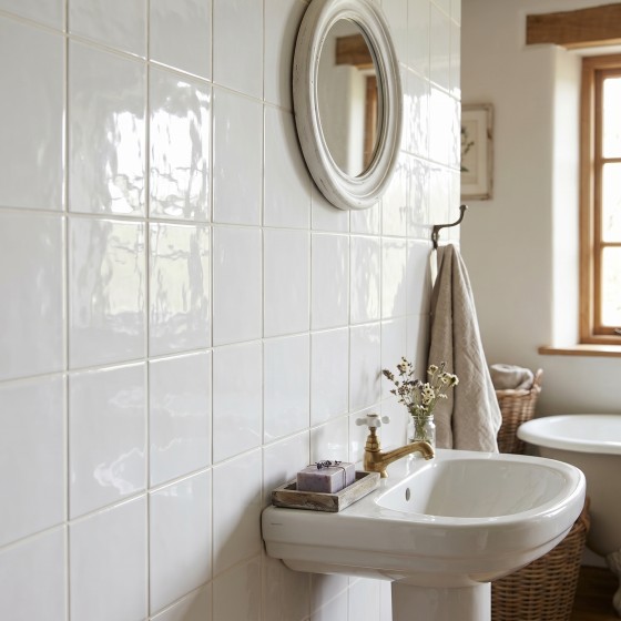 Cotswolds English White Gloss Ceramic Wall Tile 150x150mm